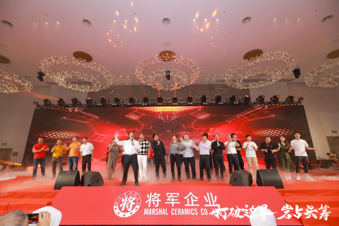 群星璀璨，共譜華章 | 2021將軍企業(yè)戰(zhàn)略營銷峰會(huì)答謝晚宴盛大舉行！(圖21)