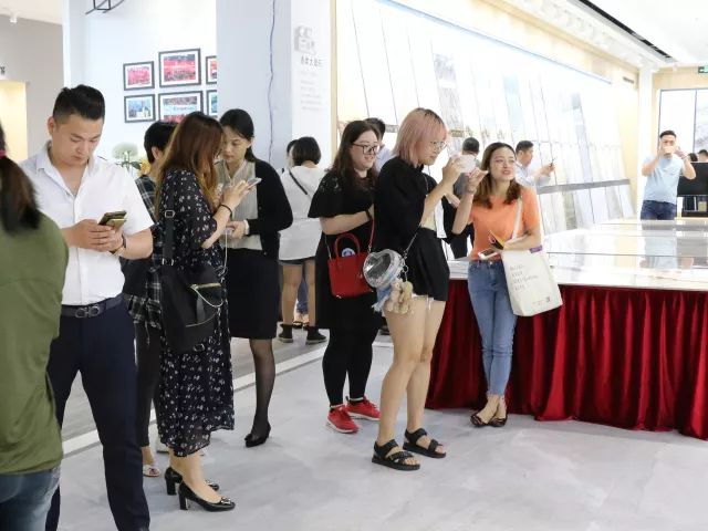 設(shè)想未來丨將軍企業(yè)2018新品發(fā)布會暨《夢想的空間》中國年度室內(nèi)設(shè)計競賽沙龍發(fā)布會圓滿召開！
(圖13)